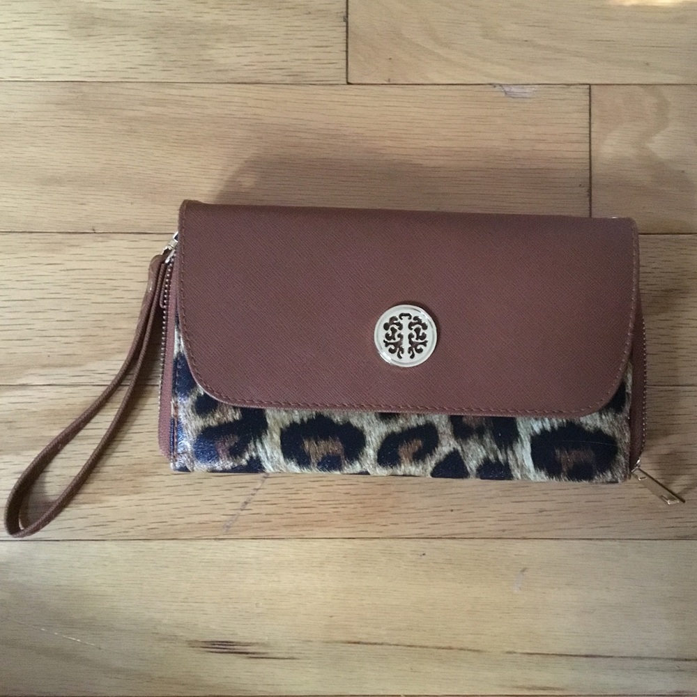 Women’s Sasha Leopard Print Wallet/Wristlet